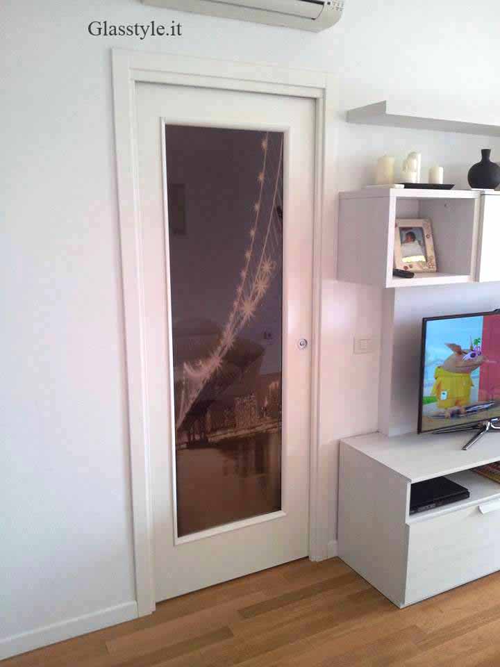 Porte in vetro , porte vetro , porte tuttovetro , porte scorrevoli in vetro , porte vetro scorrevoli, paraschizzi cucina, paraschizzi in vetro ,porte in vetro colorate , porte vetro colorate